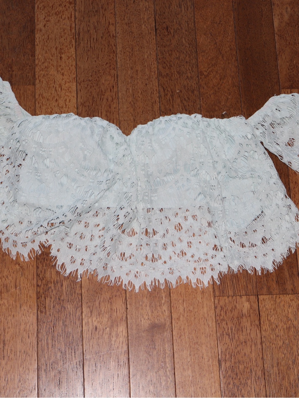 L'ATISTE White Lace Off-Shoulder Crop Top with Scalloped Hem